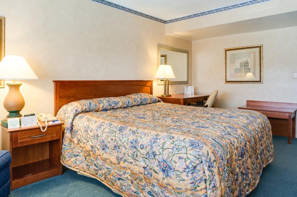 Saga Motor Hotel 2*